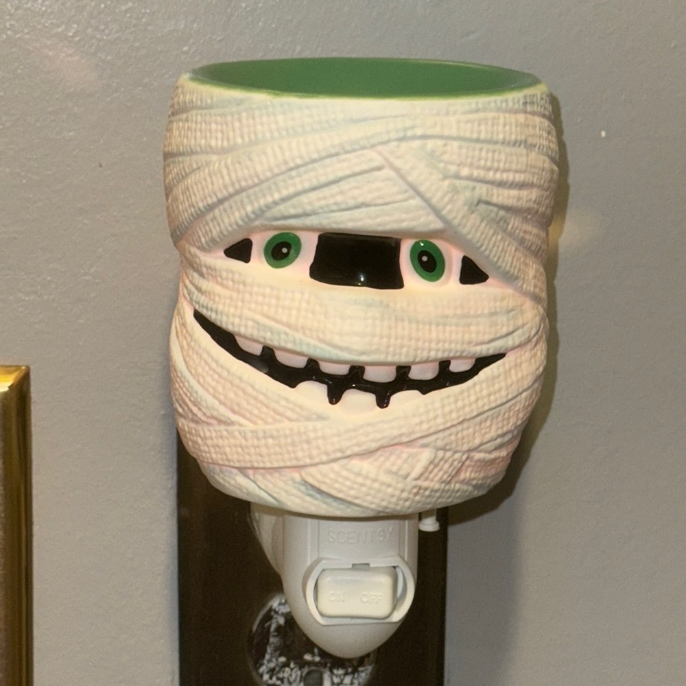 SCENTSY Retired Mini Wax Fragrance Warmer Under Wraps Mummy Night Light Plug In